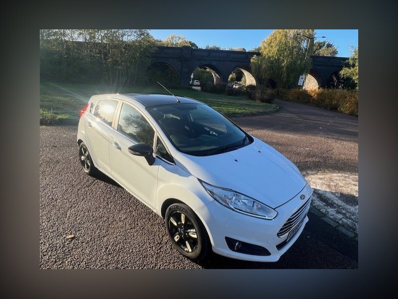 Ford Fiesta 1.0T EcoBoost Zetec White Edition Hatchback 5dr Petrol Manual Euro 6 s/s 100 ps for sale in Broxbourne